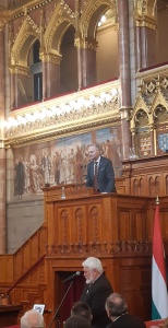 Zdjęcie prof. Arkadiusza Adamczyka z wykładu w parlamencie w Budapeszcie z okazji rocznicy śmierci i urodzin Jánosa Esterházego