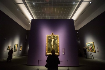 Zdjęcie przedstawia kilka obrazów El Greca, które wystawiane są w muzeum w Budapeszcie 