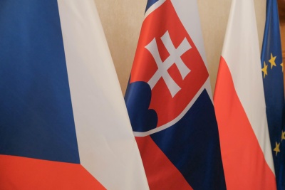 Flaga Słowacji wśród flag państw Grupy Wyszehradzkiej