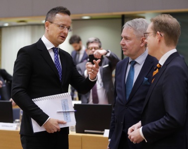 Szefowie dyplomacji Węgier, Szwecji i Finlandii dyskutują na szczycie w Brukseli