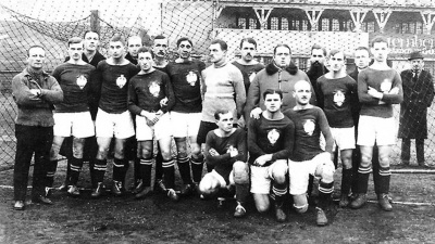 Reprezentacja Polski w Budapeszcie przed swoim pierwszym meczem w historii, 18 grudnia 1921 roku.