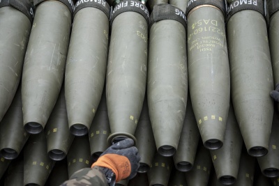 Amunicja artyleryjska w pobliżu stanowisk ukraińskich żołnierzy broniących się w marcu 2023 roku przed rosyjską inwazją w okolicach Bachmutu.